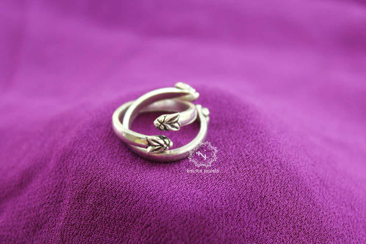 Dual Petal Everyday Toe Ring – Kavita Jewels