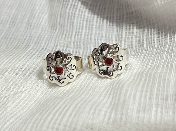 Red Stone Flower Toe Ring