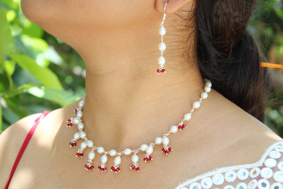 Dancing Pearls Necklace set